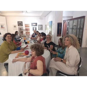Στο πλαίσιο της έκθεσης Αροδαμοί και Ασπάλαθοι οργανώθηκαν απο το Λύκειο Ελληνίδων Ηρακλείου, εργαστήρια υφαντικής στο Μουσείο Εικαστικών Τεχνών Ηρακλείου.